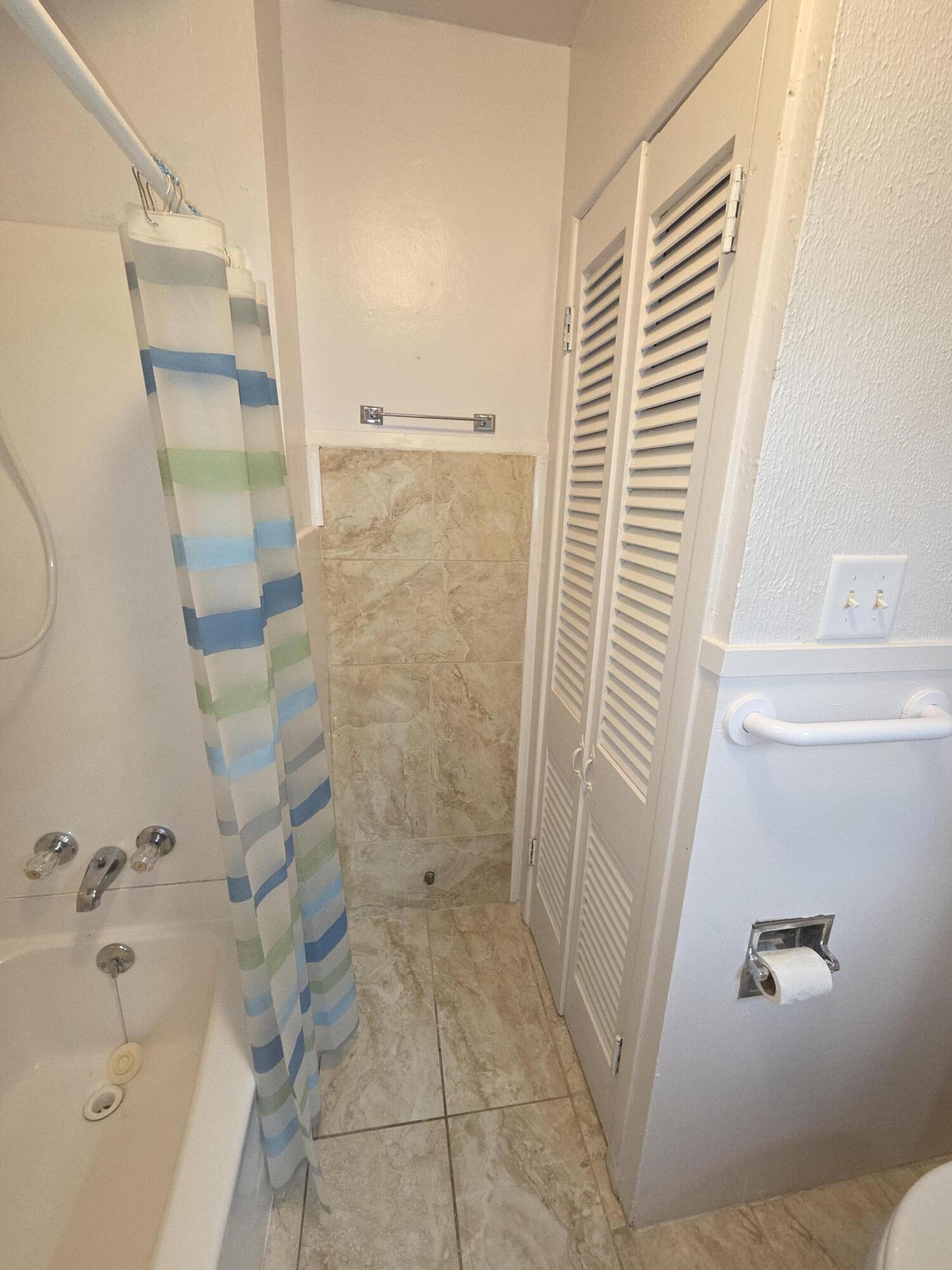 600 Vernon Plainview, TX 79072 - Photo 21 of 30 a bathroom with a bathtub and shower