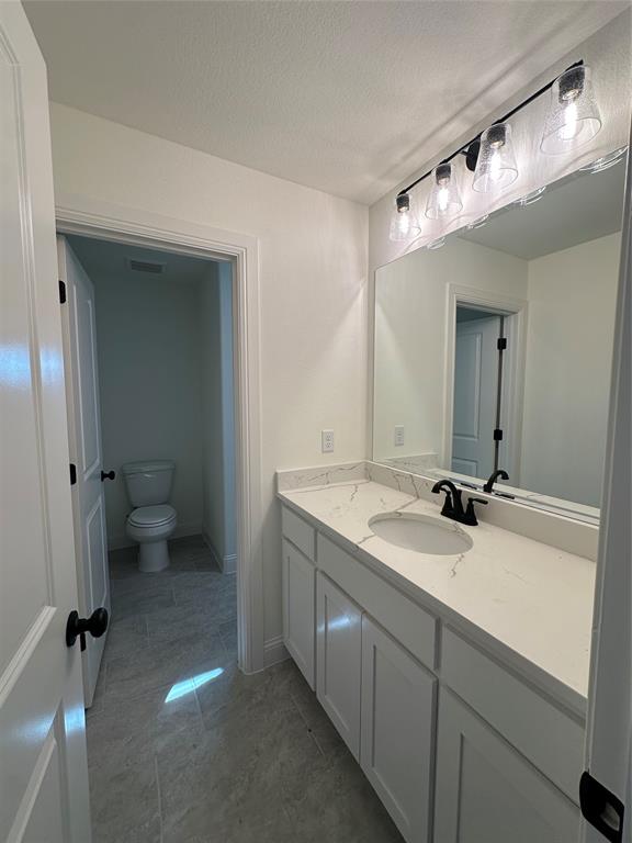 116 Blackstar Lane Decatur, TX 76234 - Photo 19 of 33 Jack and Jill Bath