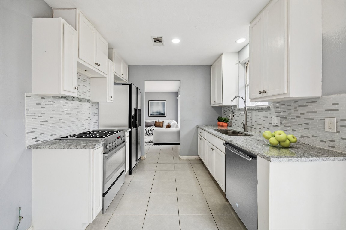 14831 Kaler Road Houston, TX 77060 - Photo 13 of 32 Virtually staged