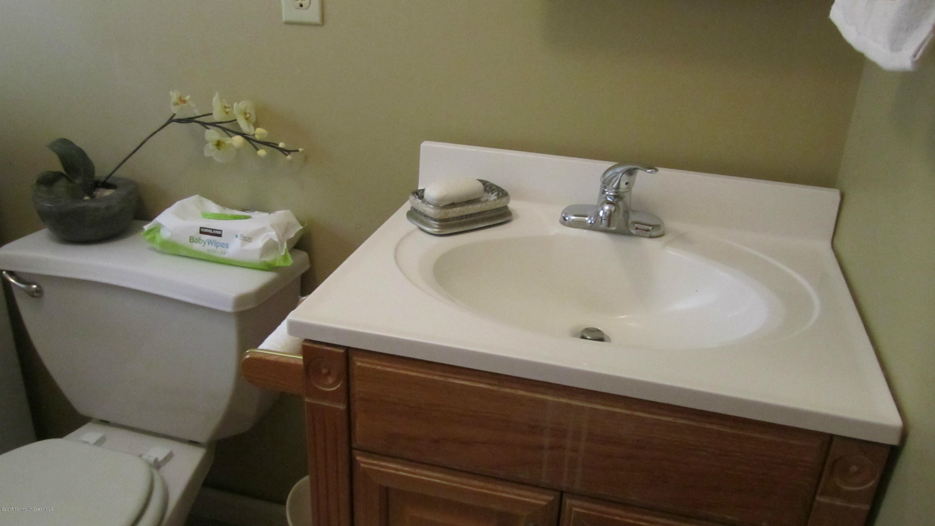 58 Hickory Road Colonia, NJ 07067 - Photo 7 of 22 half bath