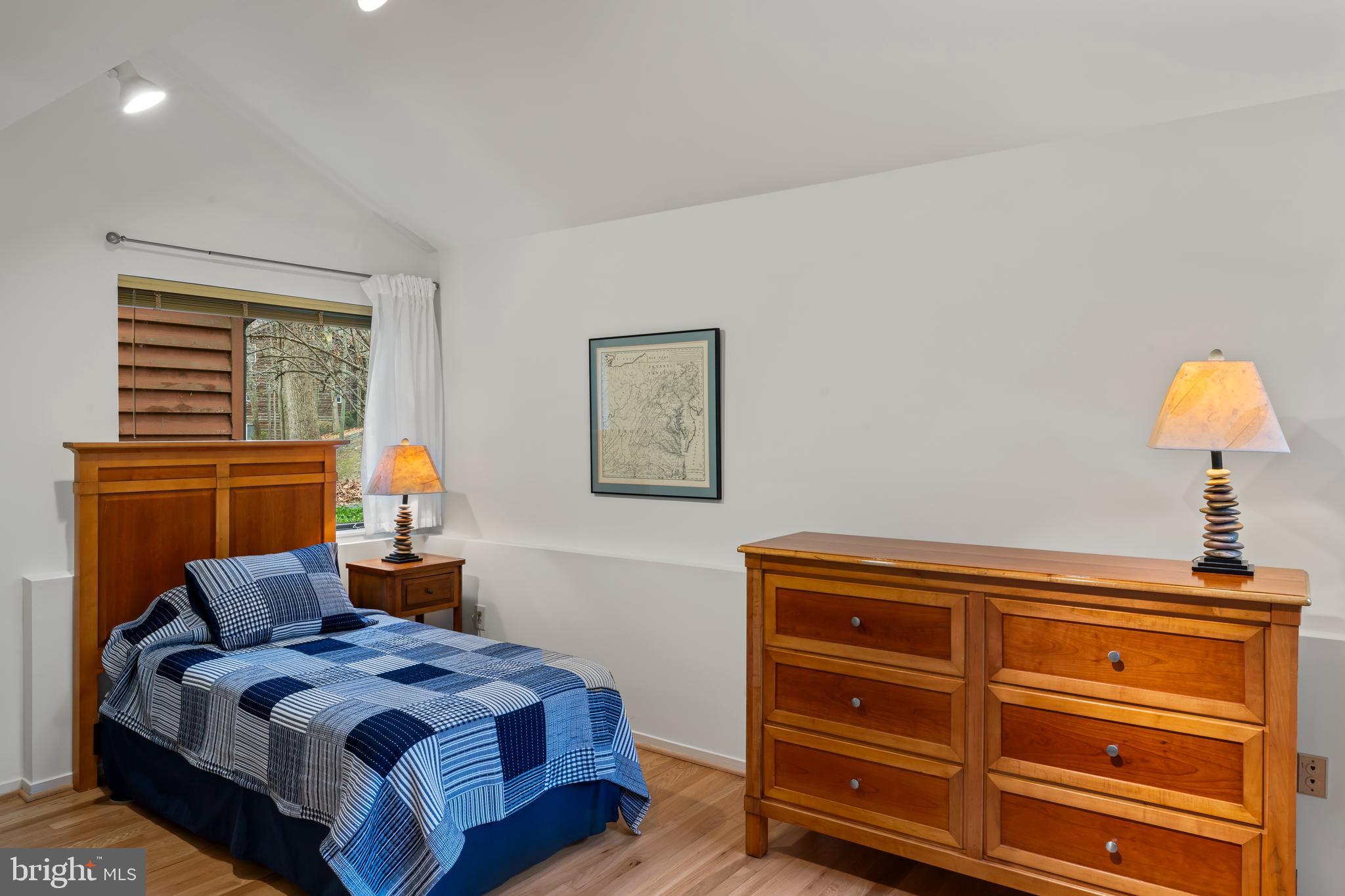 11286 Spyglass Cove Lane Reston, VA 20191 - Photo 15 of 20 3rd bedroom with twin bed.