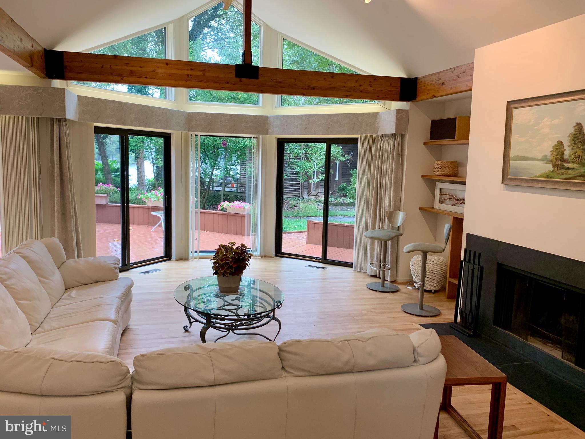 11286 Spyglass Cove Lane Reston, VA 20191 - Photo 5 of 20 Living Room