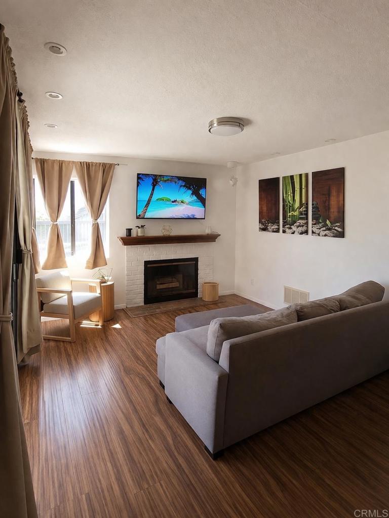 3051 Golden Oak Way Spring Valley, CA 91978 - Photo 6 of 18 Living Room