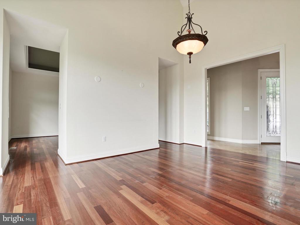 2131 Dixon Road Frederick, MD 21704 - Photo 16 of 65 Formal dining