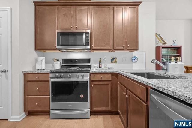 54 Arnold Drive Wood-Ridge, NJ 07075 - Photo 14 of 40 a kitchen with granite countertop a stove and a microwave