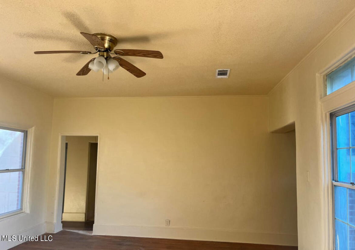 4607 Griffin Street Moss Point, MS 39563 - Photo 3 of 13 IMG_3908
