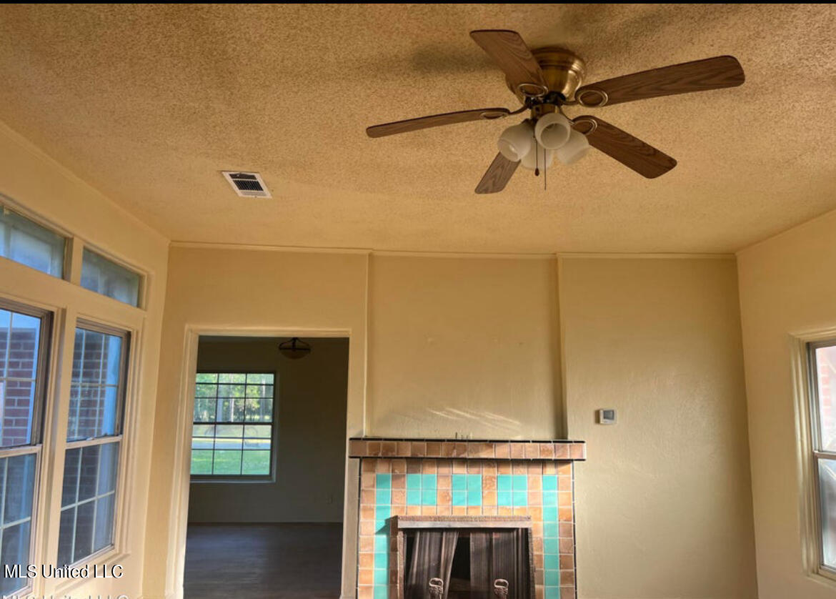 4607 Griffin Street Moss Point, MS 39563 - Photo 4 of 13 IMG_3909