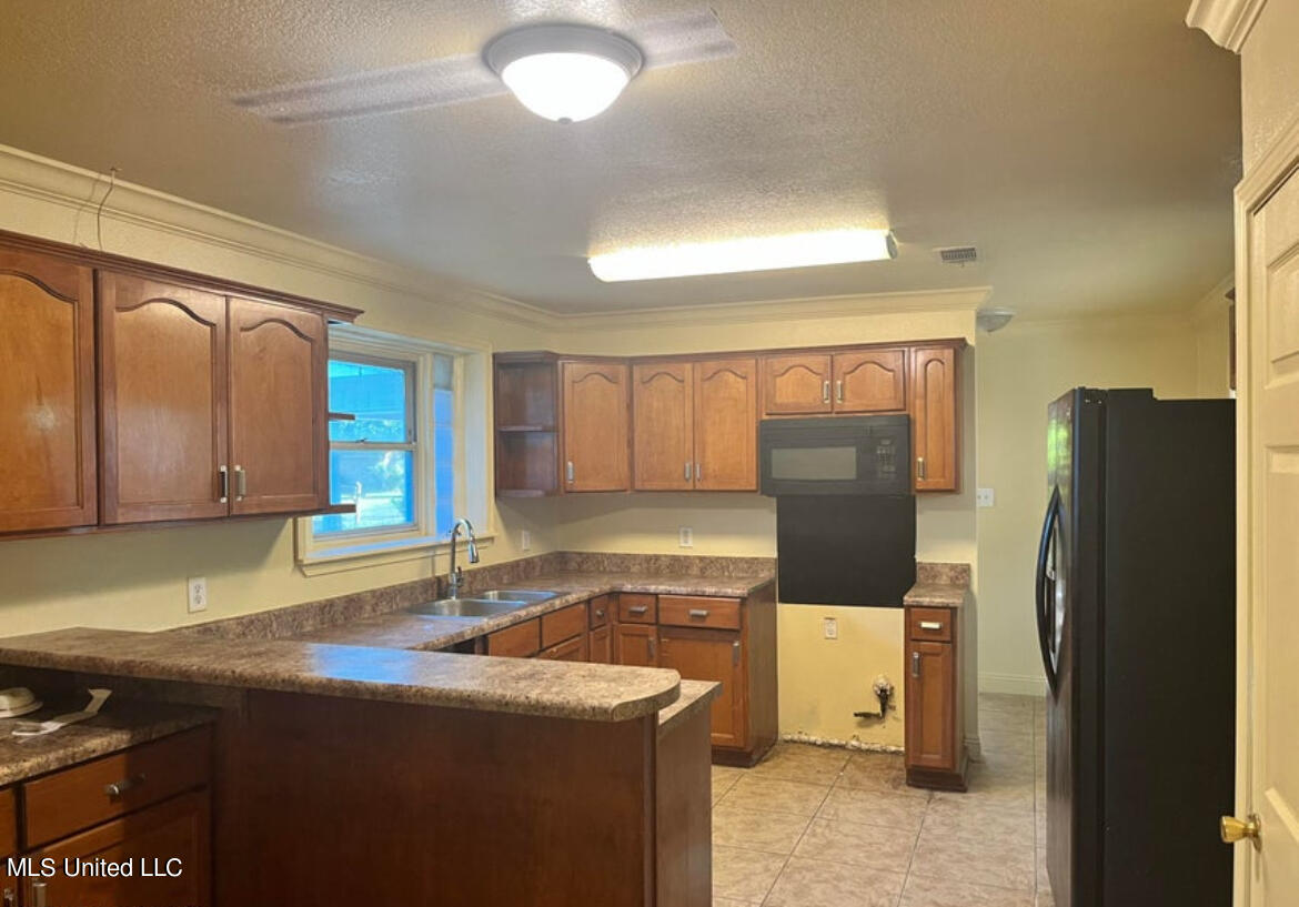 4607 Griffin Street Moss Point, MS 39563 - Photo 7 of 13 IMG_3906
