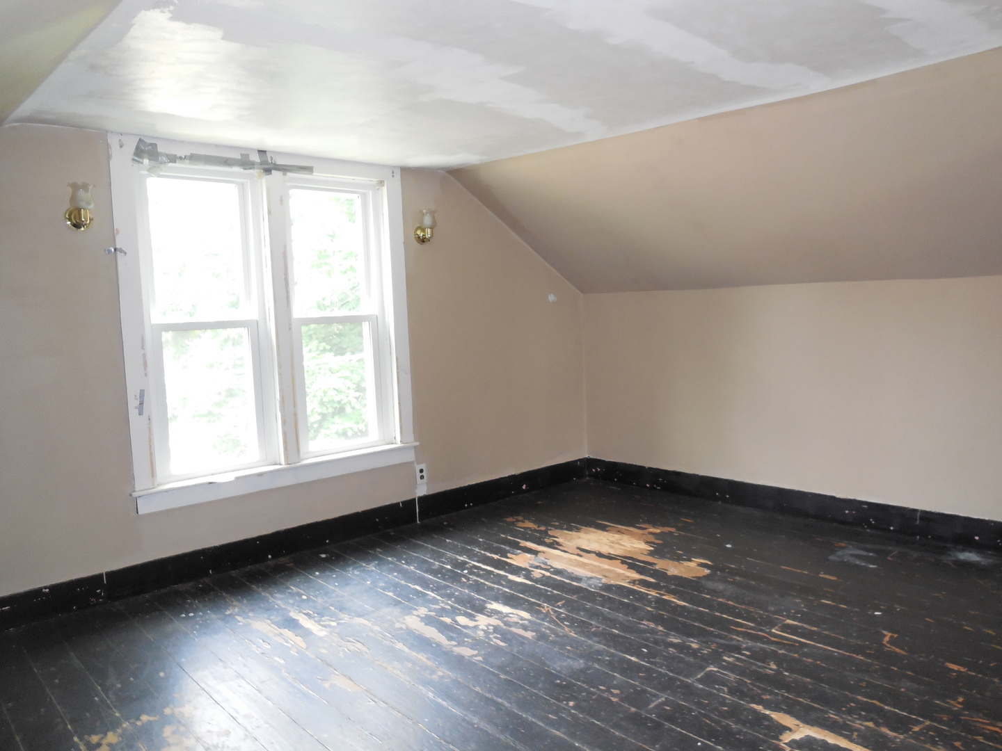 302 East Park Street Morrison, IL 61270 - Photo 11 of 15 an empty room with wooden floor and windows