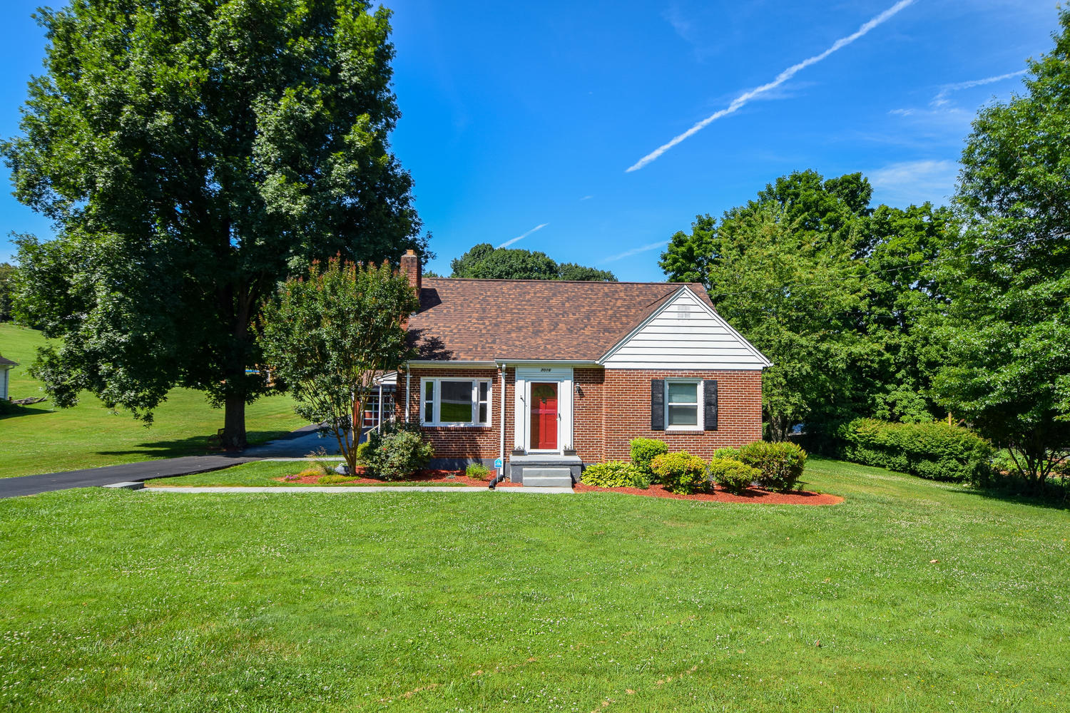 7016 Plantation Road Roanoke, VA 24019 - Photo 1 of 31 Main