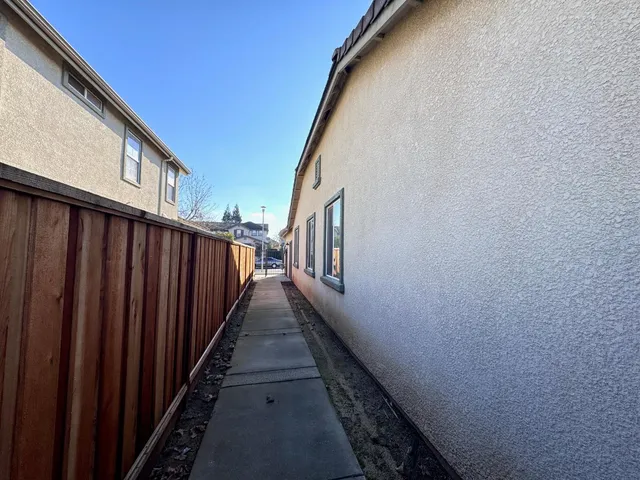 $679,900 | 6619 Ponta Do Sol Way, Elk Grove, CA 95757