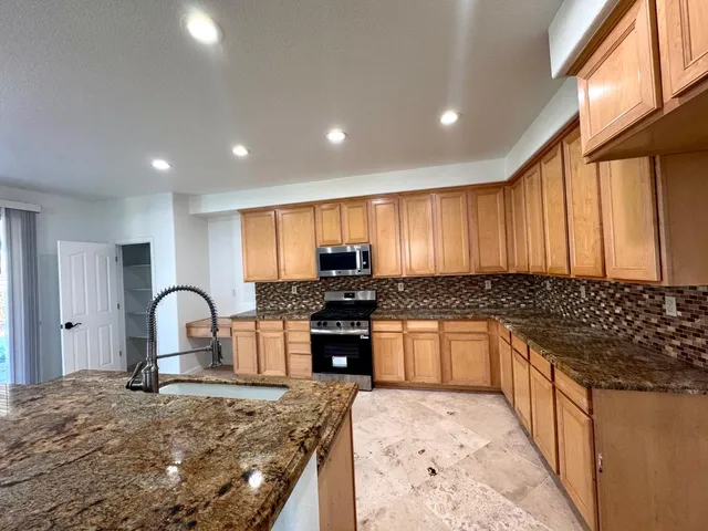 $679,900 | 6619 Ponta Do Sol Way, Elk Grove, CA 95757