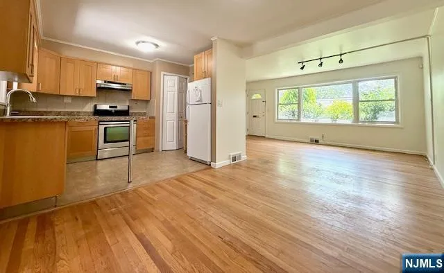 $4,200 | 920 East Lawn Drive, Teaneck, NJ 07666