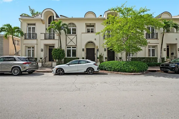 $16,500 | 530 Valencia Avenue, Unit 2, Coral Gables, FL 33134