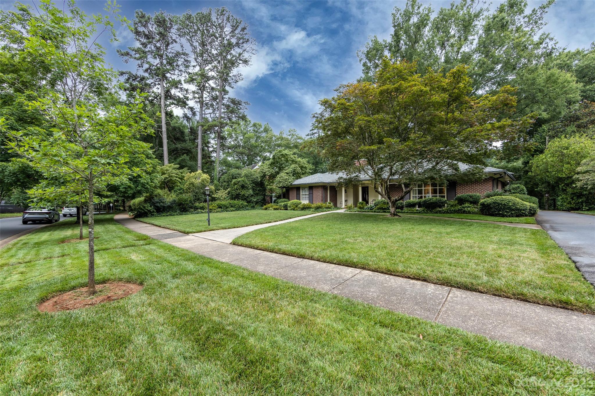 818 Colville Road Charlotte, NC 28207 - Photo 2 of 45 Gallery Image 2