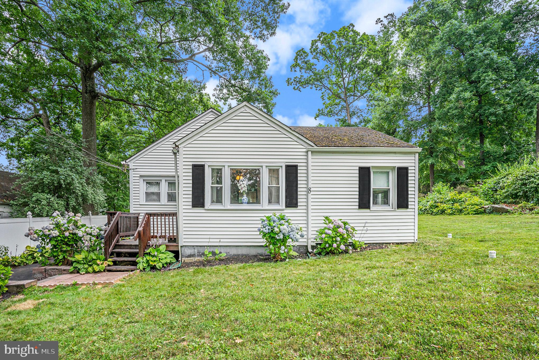 8 Chestnut Road Newtown Square, PA 19073 - Photo 1 of 28 Gallery Image 1