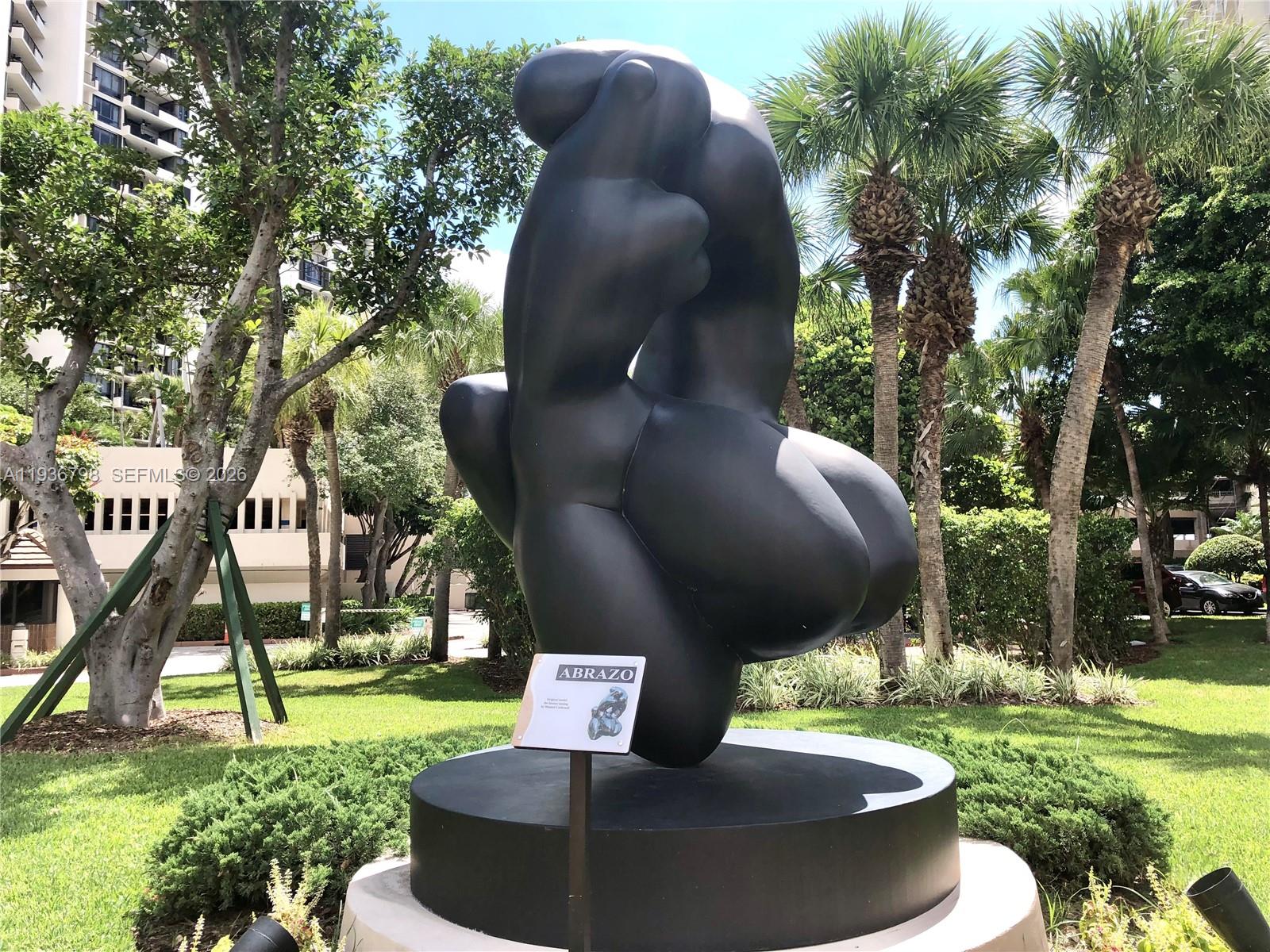 801 Brickell Key Boulevard, Unit 2707 Miami, FL 33131 - Photo 22 of 26 a view of a garden in the patio