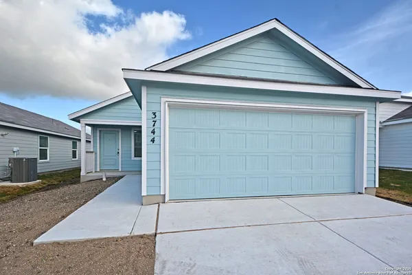 $1,595 | 3744 Axis Hl Street, New Braunfels, TX 78132