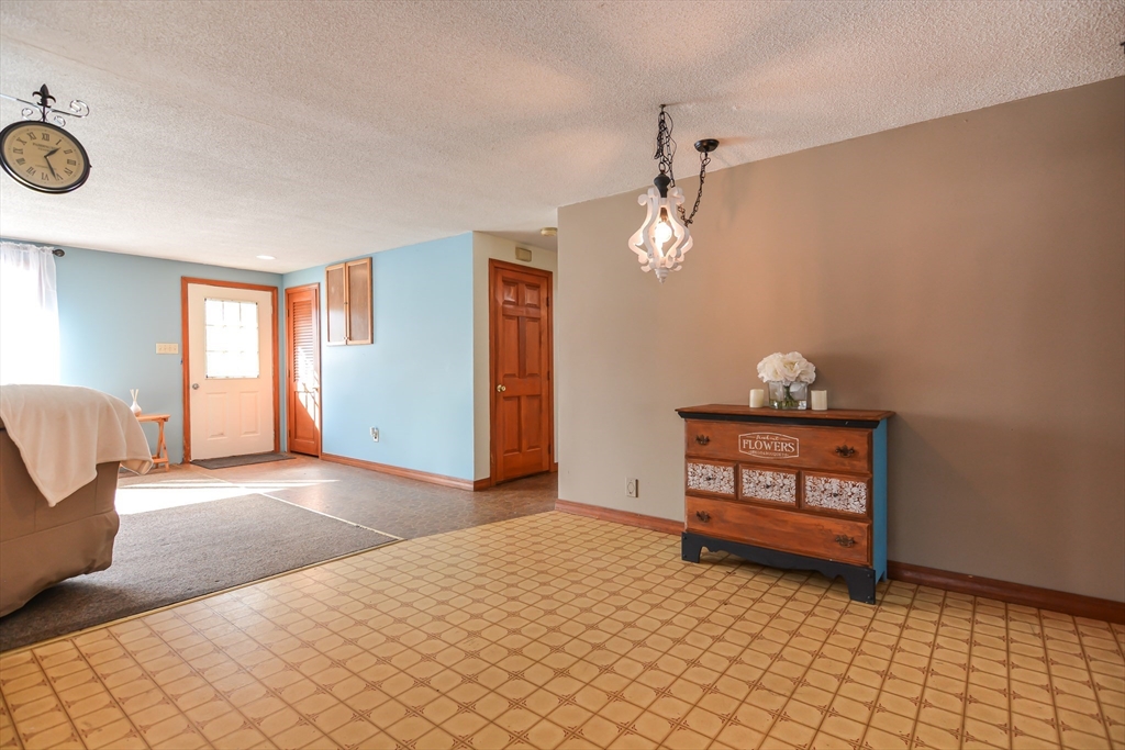 73 Drew Road Derry, NH 03038 - Photo 8 of 42 a view of livingroom with furniture
