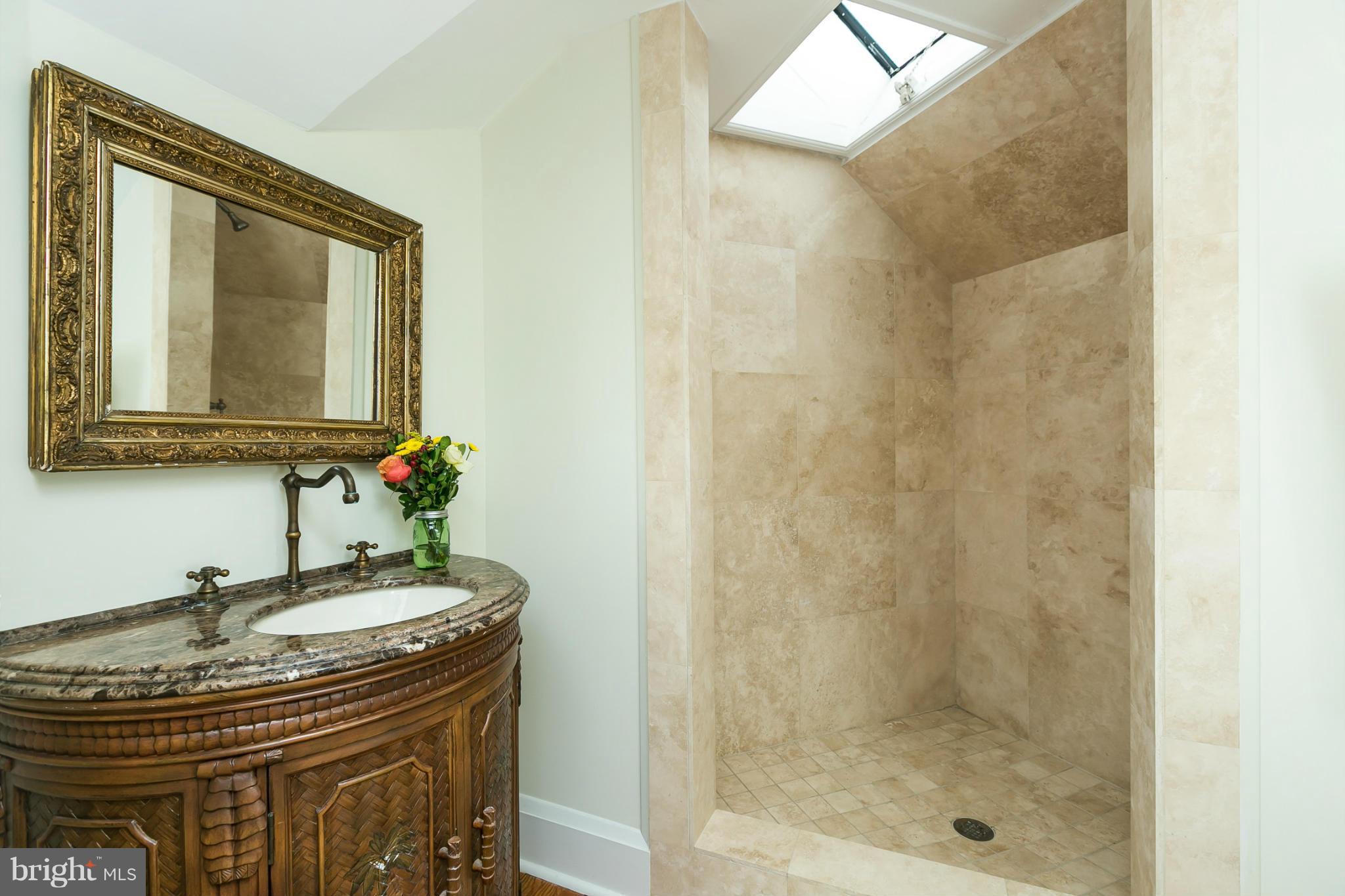 3812 Fenchurch Road Baltimore, MD 21218 - Photo 25 of 30 Third Level Bath