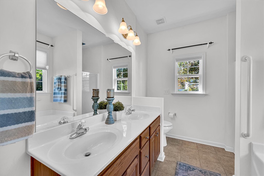 135 Fledgling Way Easley, SC 29642 - Photo 22 of 38 Primary Bath
