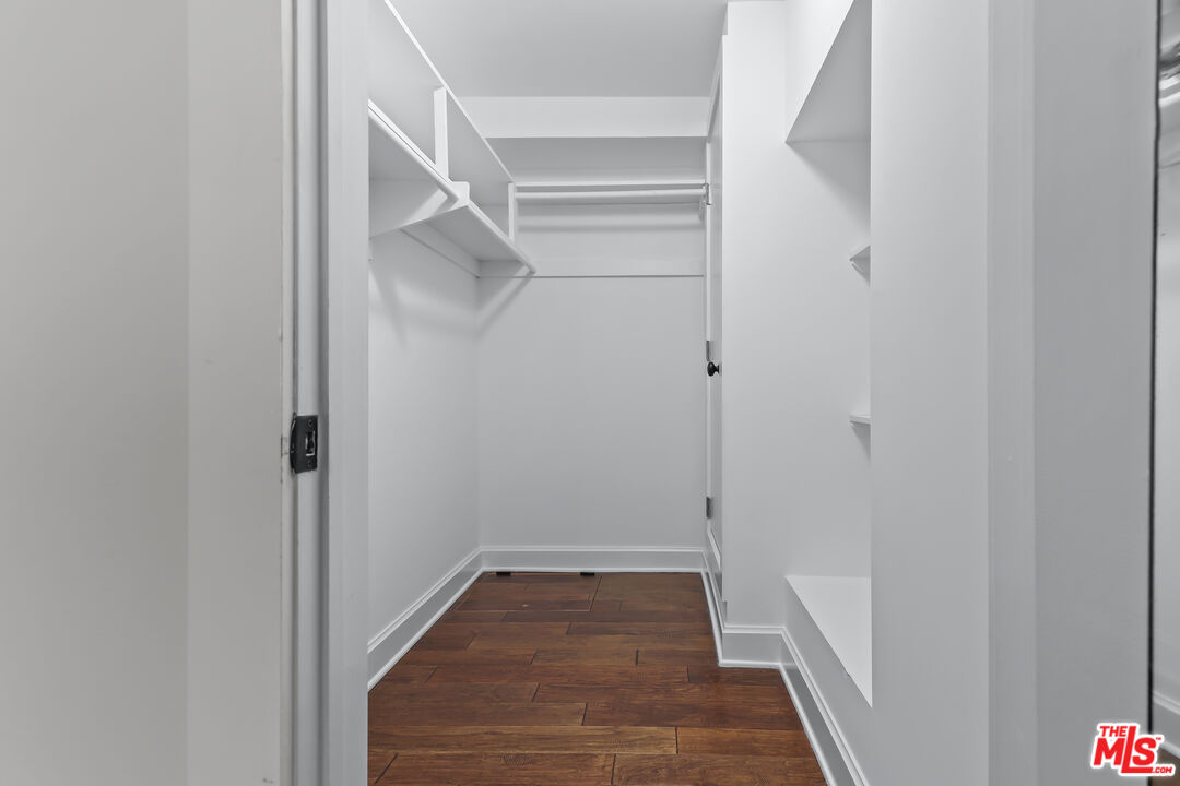 4744 Haskell Avenue Encino, CA 91436 - Photo 33 of 71