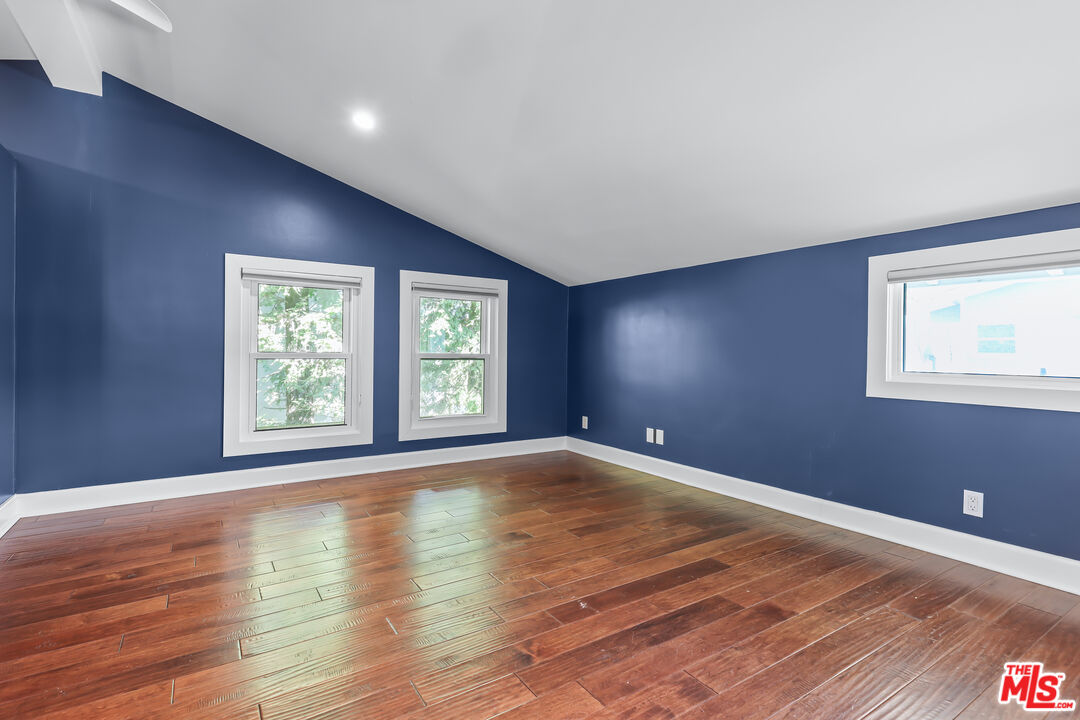 4744 Haskell Avenue Encino, CA 91436 - Photo 35 of 71