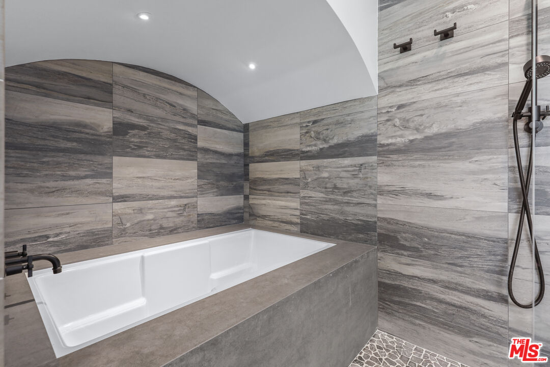 4744 Haskell Avenue Encino, CA 91436 - Photo 35 of 64