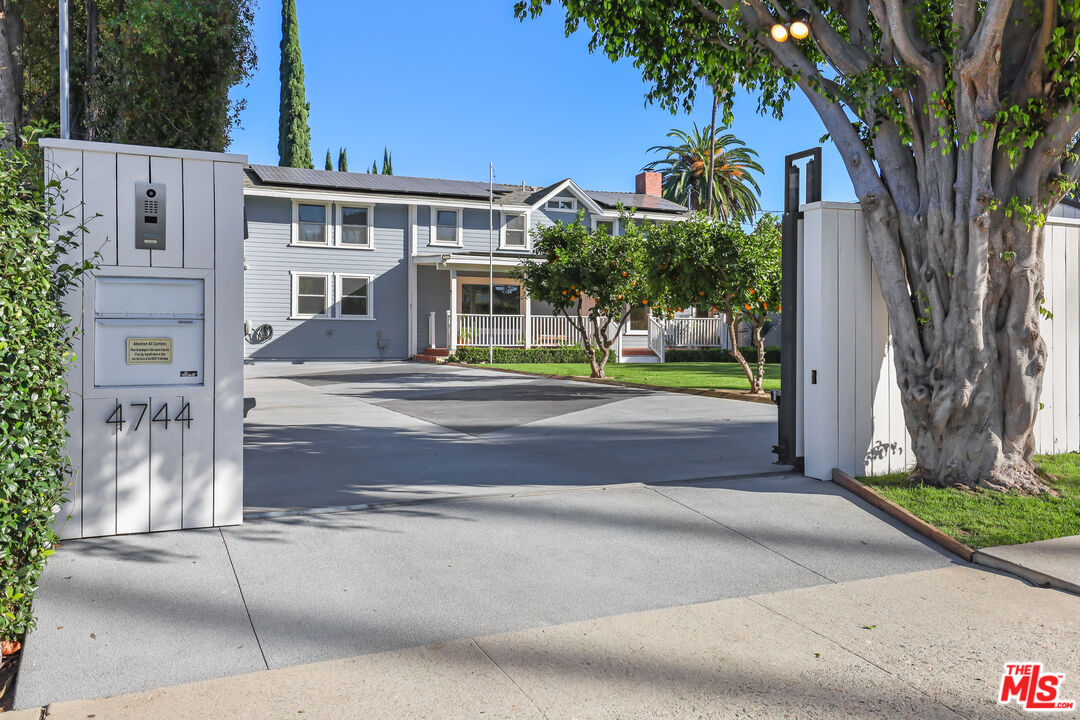 4744 Haskell Avenue Encino, CA 91436 - Photo 4 of 71