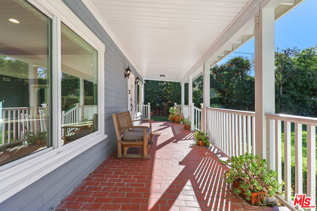 4744 Haskell Avenue Encino, CA 91436 - Photo 10 of 71