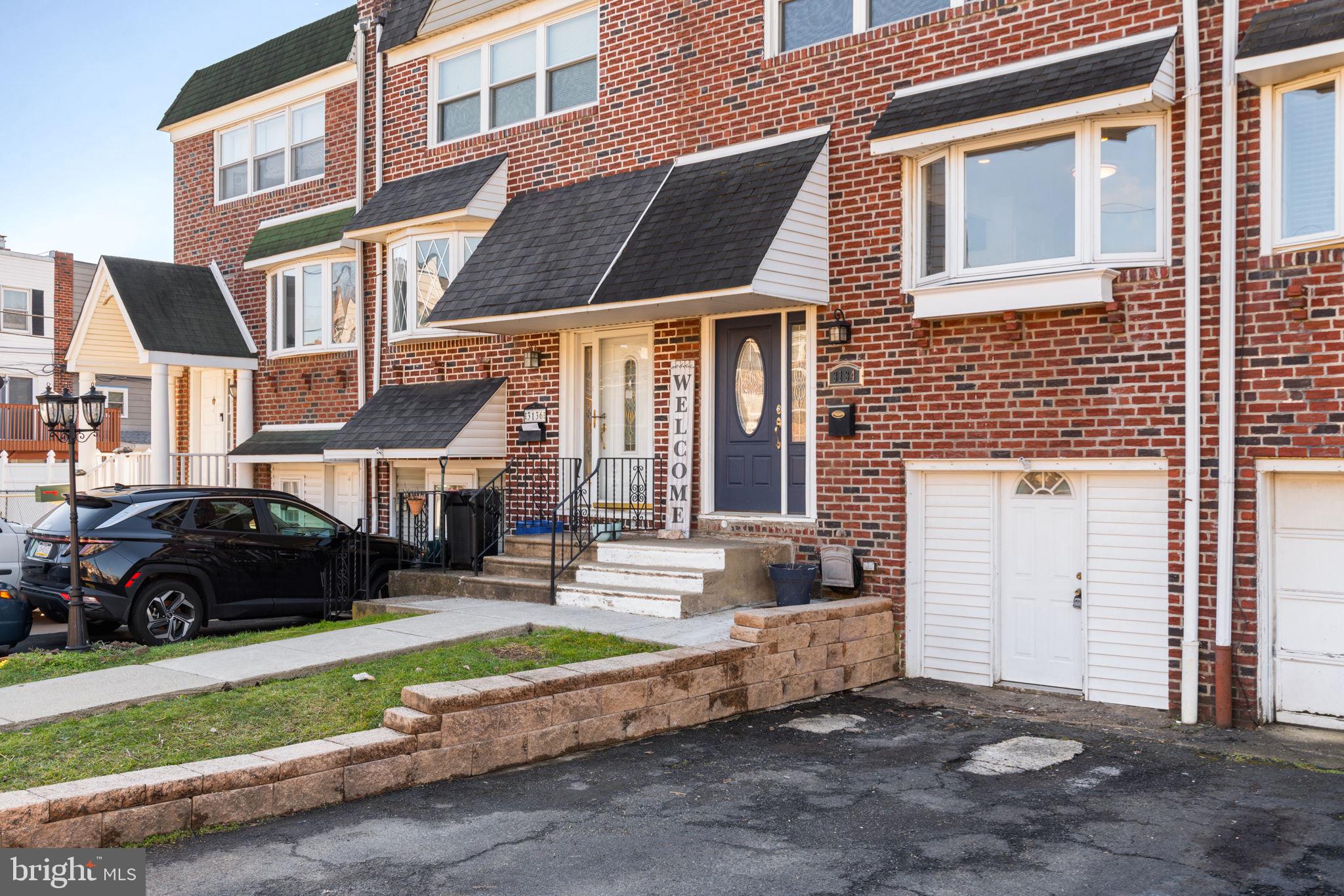 3134 Holly Road Philadelphia, PA 19154 - Photo 2 of 35 Front of home with driveway