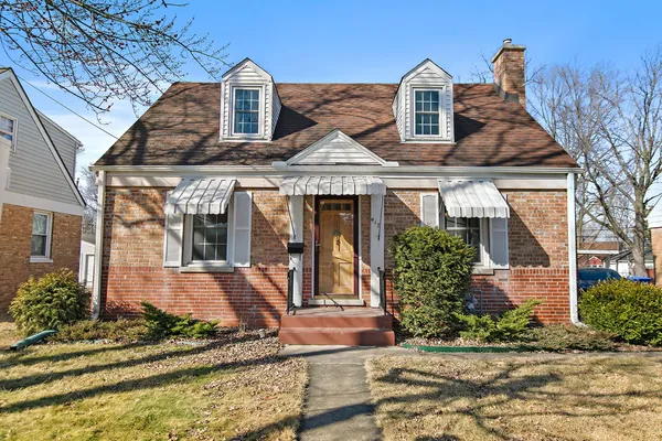 $185,000 | 917 North 7th Street, DeKalb, IL 60115