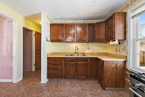 $185,000 | 917 North 7th Street, DeKalb, IL 60115