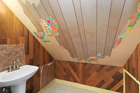 $185,000 | 917 North 7th Street, DeKalb, IL 60115