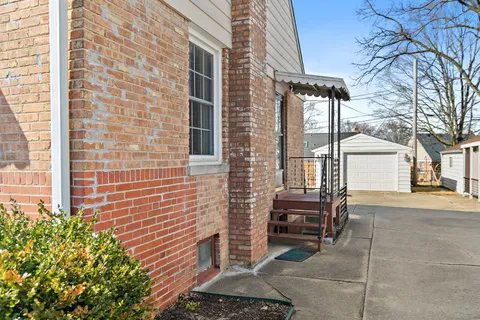 $185,000 | 917 North 7th Street, DeKalb, IL 60115