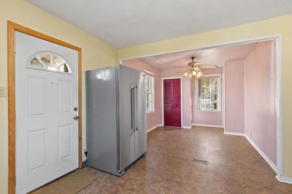 $185,000 | 917 North 7th Street, DeKalb, IL 60115