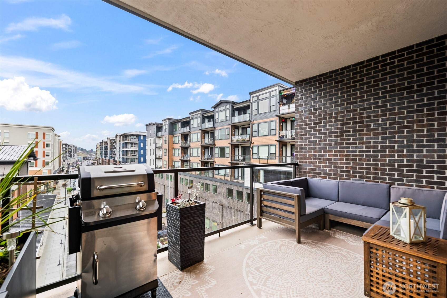 4907 Main Street, Unit 625 Tacoma, WA 98407 - Photo 4 of 40 a view of a chairs and tables in the back yard