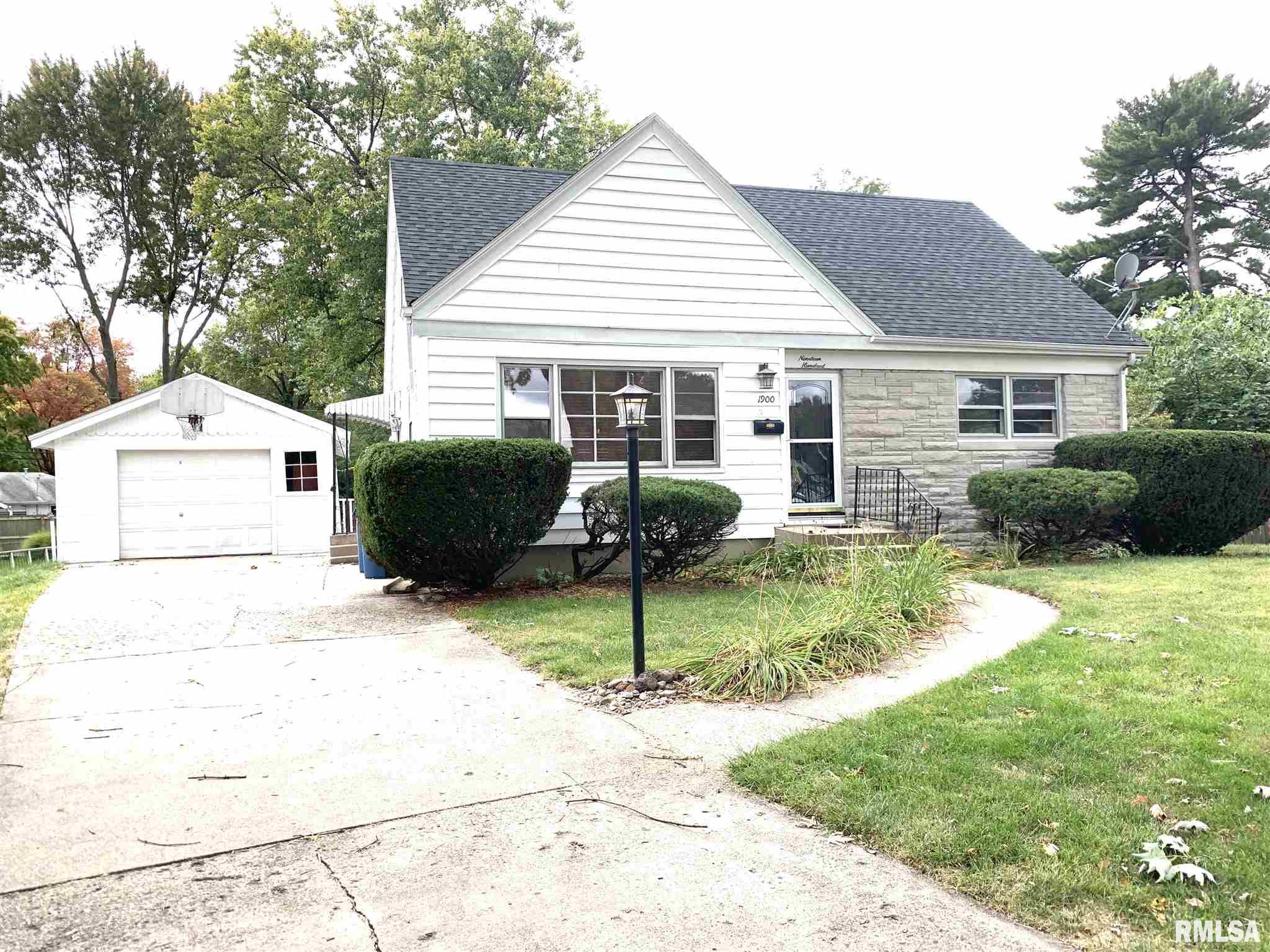 1900 Lee Street Springfield, IL 62703 - Photo 1 of 36