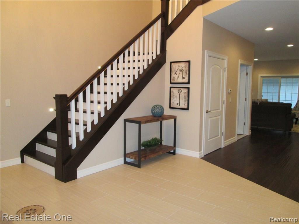 57 Maywood Avenue Pleasant Ridge, MI 48069 - Photo 3 of 44 IMG_0009 (1).jpg