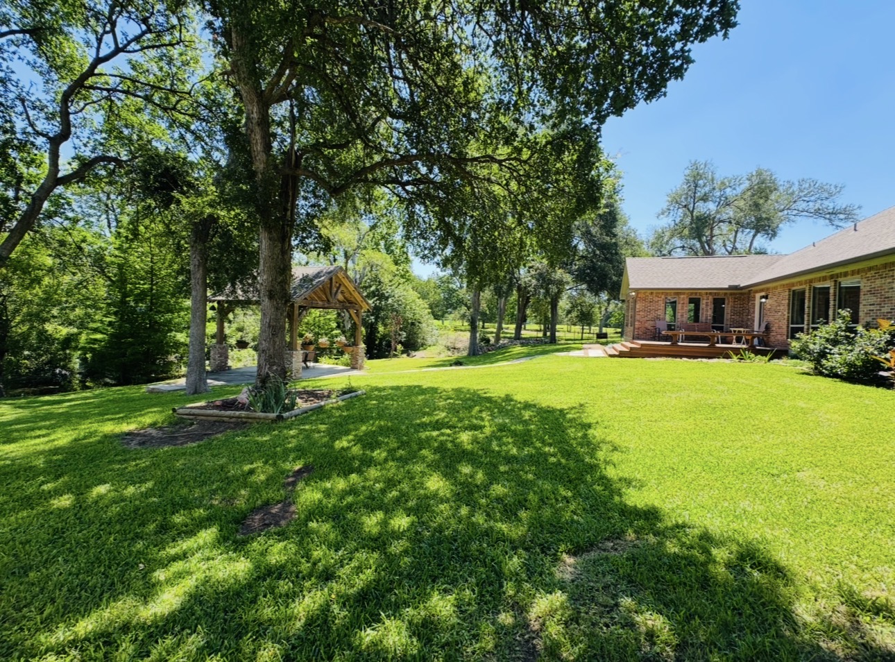 203 East 11th Street Elgin, TX 78621 - Photo 1 of 40
