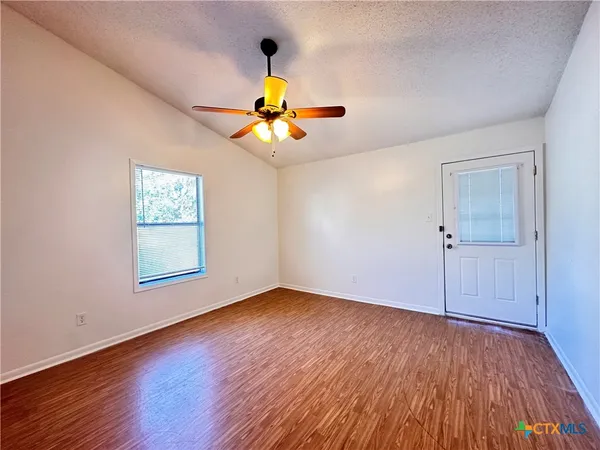 $1,725 | 899 Hillyer Street, San Marcos, TX 78666