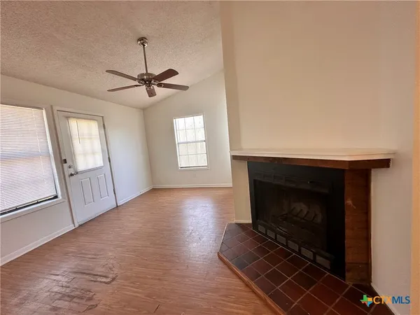 $1,725 | 899 Hillyer Street, San Marcos, TX 78666