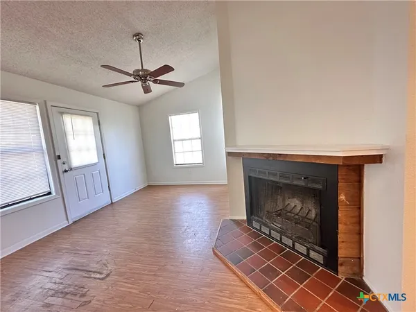 $1,725 | 899 Hillyer Street, San Marcos, TX 78666