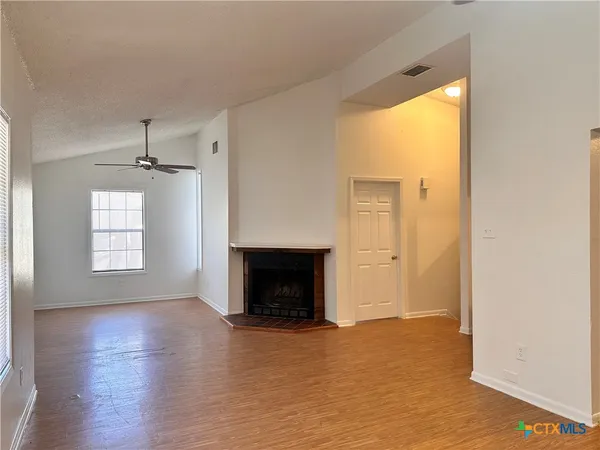 $1,725 | 899 Hillyer Street, San Marcos, TX 78666