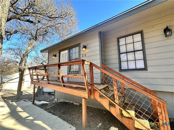 $1,725 | 899 Hillyer Street, San Marcos, TX 78666