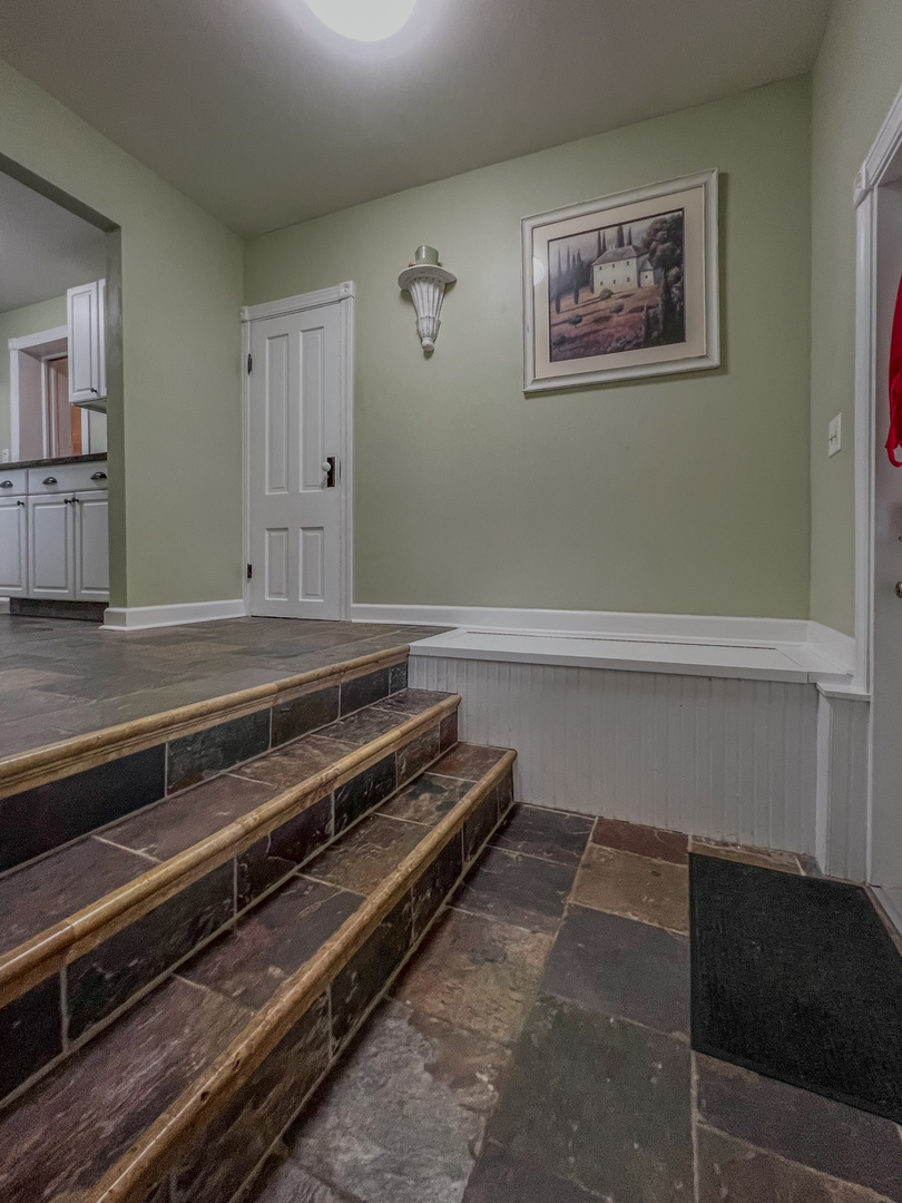 16205 University Road Malta, IL 60150 - Photo 5 of 51