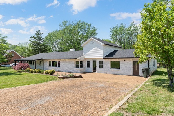 1503 5th Avenue West Springfield, TN 37172 - Photo 41 of 43 a front view of a house with a yard