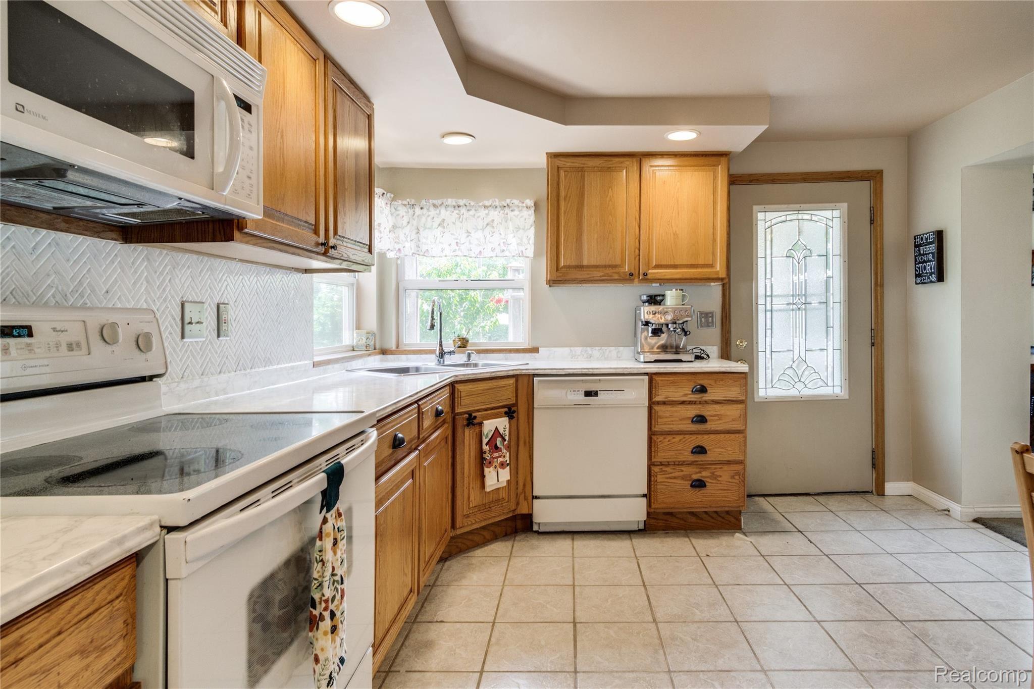 3400 West Newark Road Lapeer, MI 48446 - Photo 36 of 72 Interiors (17 of 40).jpg