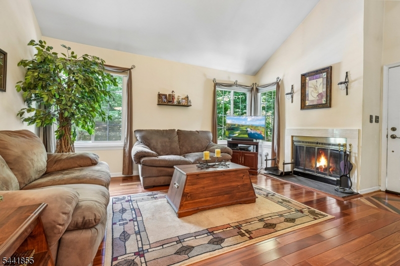 46 Stevens Court Bedminster, NJ 07921 - Photo 4 of 20
