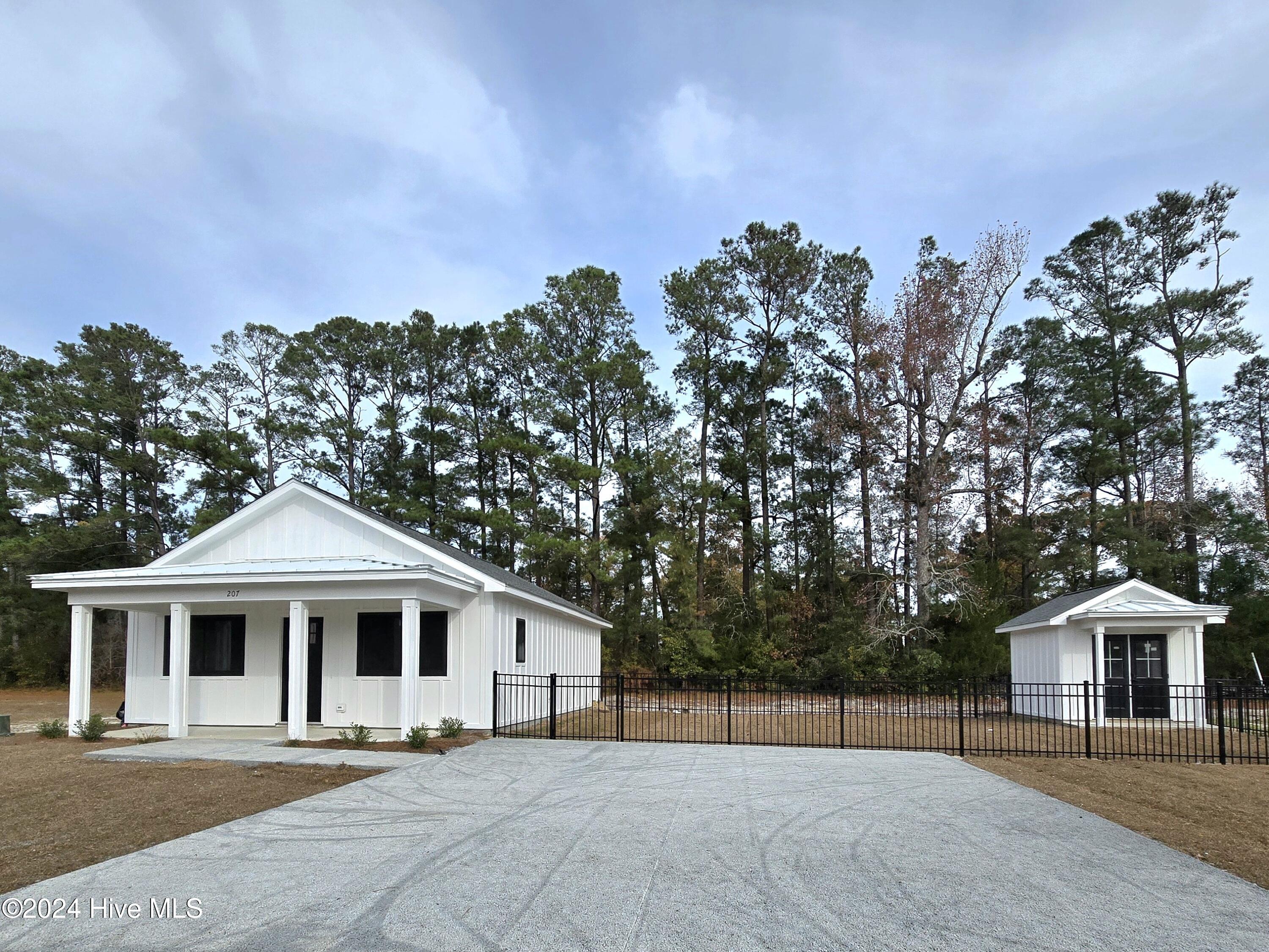 148 Long Pond Loop Swansboro, NC 28584 - Photo 2 of 48 20241201_133137